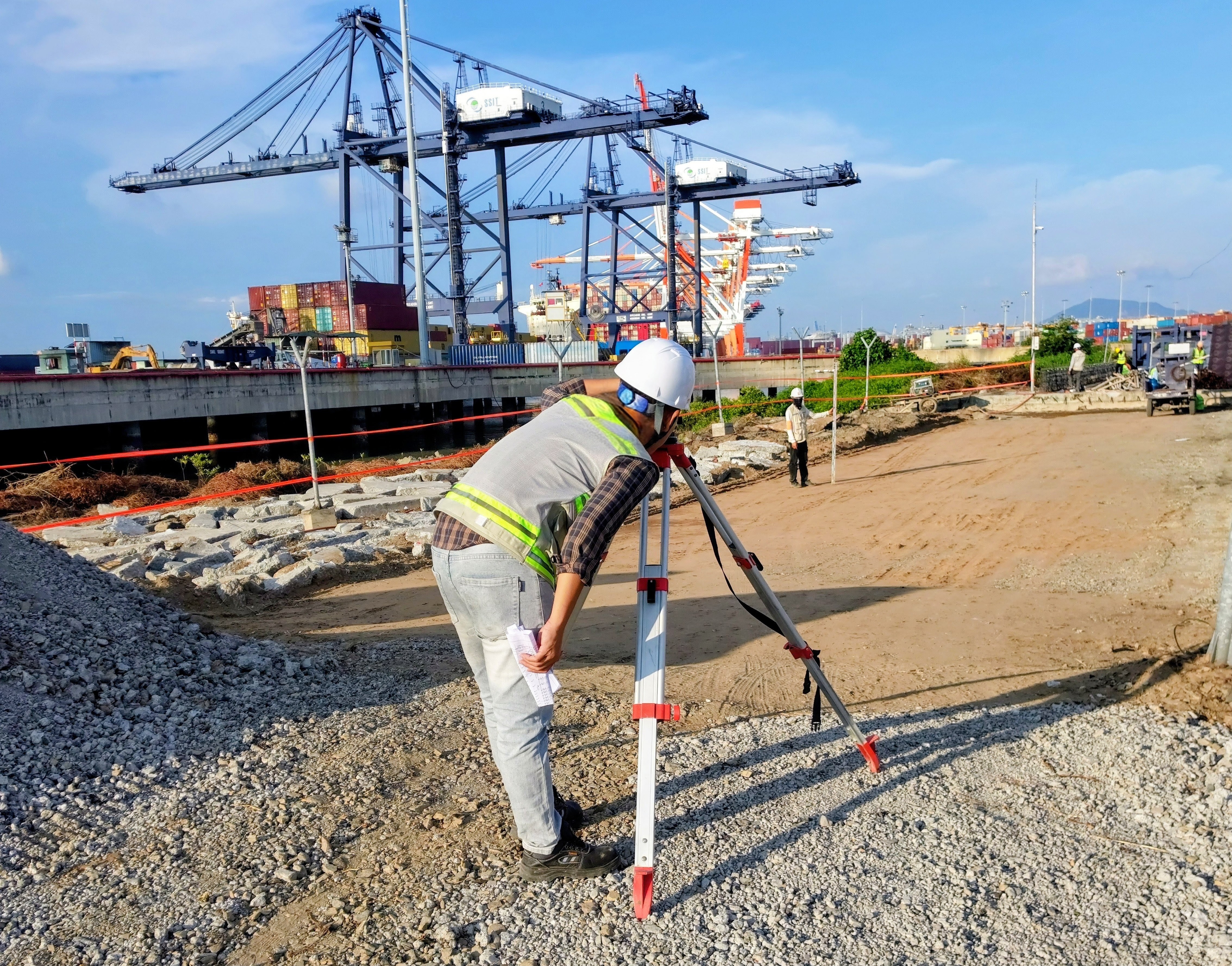 Đo đạc triển khai thi công
